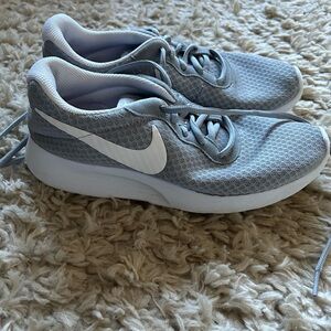 Women’s size 8 Nike Running Shoe